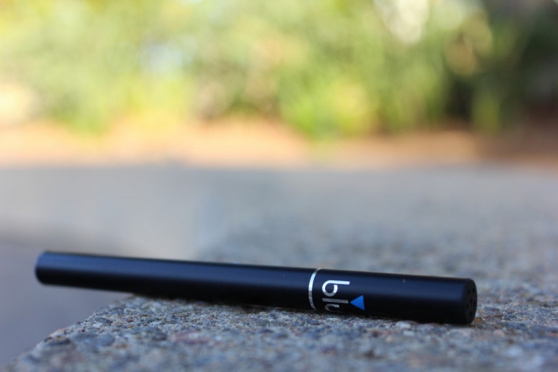 vitrine-CHATEAUDOUBLE-min_e_cigarette_vaping_blu_cigs_blu_electronic_cigarette_tobacco_cigarette_smoke-637061